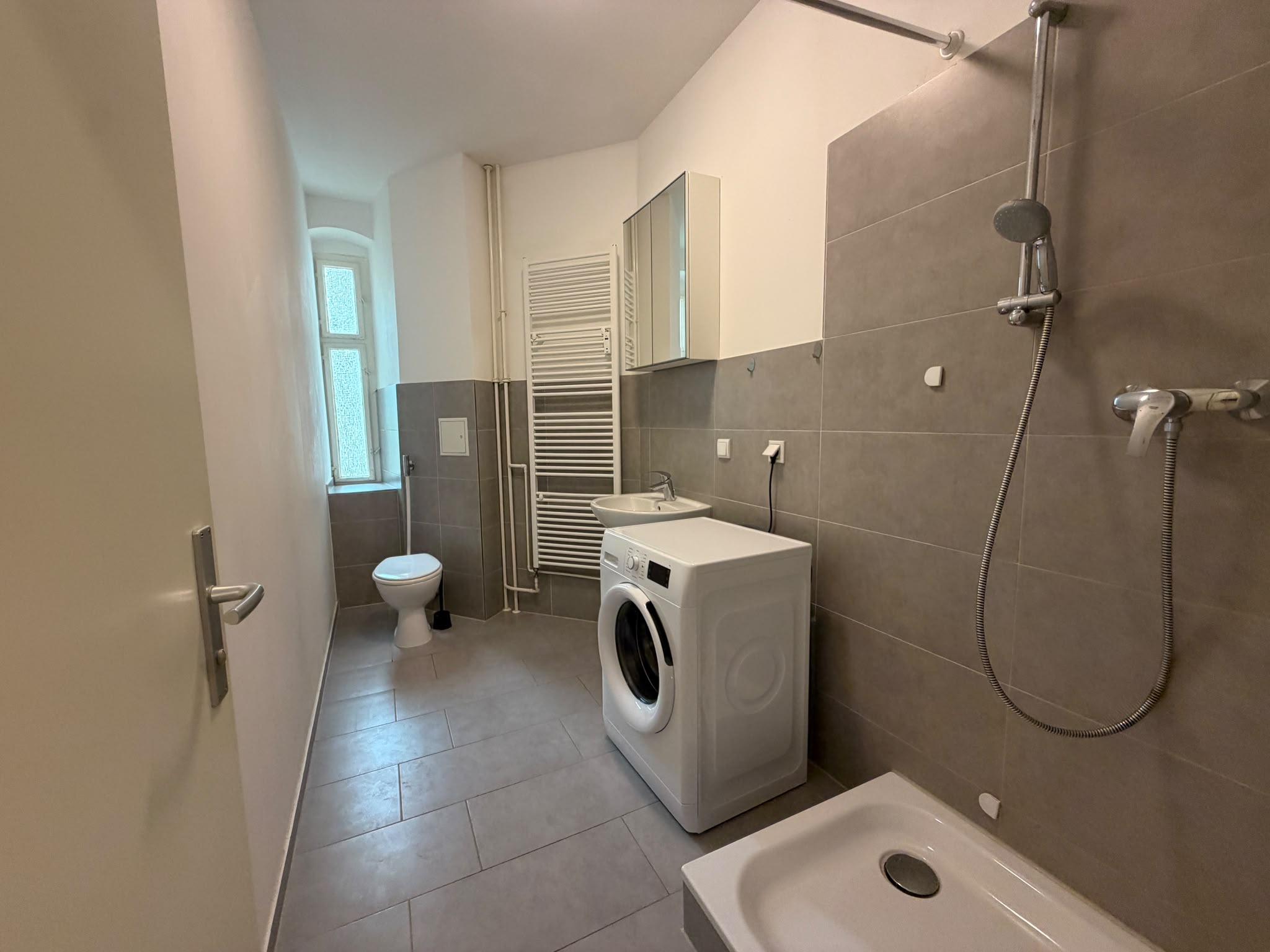 Private room in a shared apartment Bendastraße — Berlin